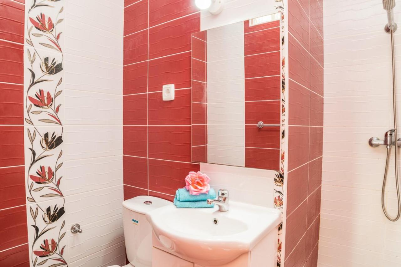 Apartment 3 Bedroom In Oura With Amazing Pool At Walking Distance To Beach, Strip And Old Town, Wifi And Ac, Private Albufeira