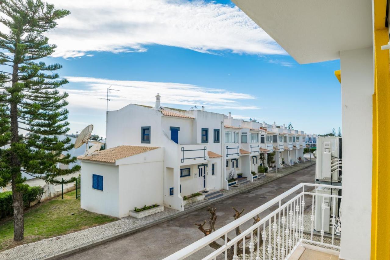 3 Bedroom In Oura With Amazing Pool At Walking Distance To Beach, Strip And Old Town, Wifi And Ac, Private Apartment Albufeira