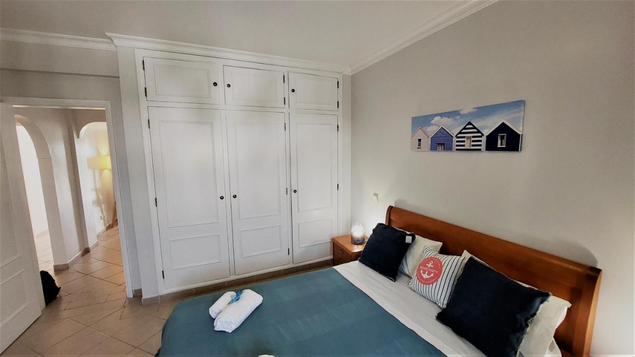 Apartment 3 Bedroom In Oura With Amazing Pool At Walking Distance To Beach, Strip And Old Town, Wifi And Ac, Private Albufeira