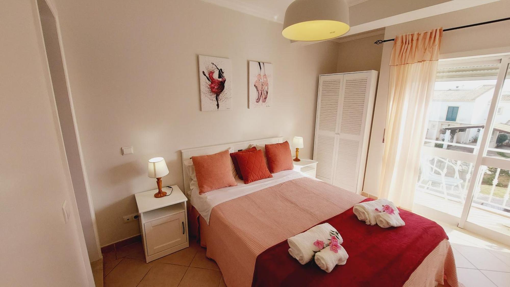 Apartment 3 Bedroom In Oura With Amazing Pool At Walking Distance To Beach, Strip And Old Town, Wifi And Ac, Private